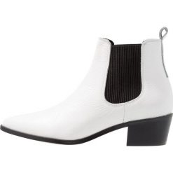 Pieces PSDELTA Ankle boot brigth white. Białe botki damskie na zamek Pieces, z materiału. Za 419,00 zł.