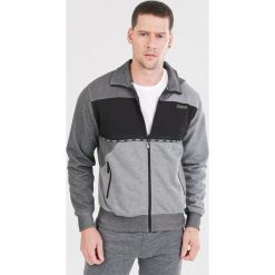 Jasnoszara Bluza Mhyrvienne. Szare bluzy męskie Born2be, xl, bez wzorów, bez kołnierzyka, bez rękawów, bez kaptura. Za 109,99 zł.