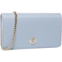 Torebka TOMMY HILFIGER - Honey Mini Crossover AW0AW07938 C10. Niebieskie torebki klasyczne damskie TOMMY HILFIGER, bez wzorów, ze skóry ekologicznej, eleganckie, bez dodatków. Za 449,00 zł.