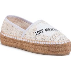 Espadryle LOVE MOSCHINO - JA10413G0AJQ0100 Rafia Bianco. Brązowe espadryle damskie Love Moschino, z aplikacjami, ze skóry ekologicznej, bez obcasa, na płaskiej podeszwie. W wyprzedaży za 659,00 zł.