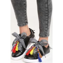 Czarne Buty Sportowe Sweet Fantasy. Czarne buty sportowe damskie Born2be, z aplikacjami, z tkaniny, sportowe. Za 49,99 zł.