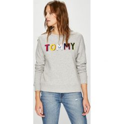 Tommy Hilfiger - Bluza. Szare bluzy rozpinane damskie TOMMY HILFIGER, l, z aplikacjami, z bawełny, bez kaptura. Za 499,90 zł.