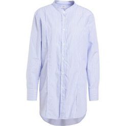 Filippa K Koszula white/blue. Niebieskie bluzki damskie Filippa K, m, z bawełny. W wyprzedaży za 443,40 zł.