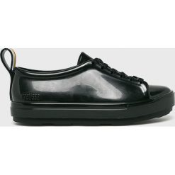 Melissa - Buty. Czarne buty sportowe damskie Melissa, bez wzorów, z gumy, sportowe. W wyprzedaży za 299,90 zł.