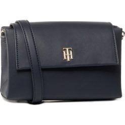 Torebka TOMMY HILFIGER - Th Modern Crossover AW0AW08228 CJM. Niebieskie listonoszki damskie TOMMY HILFIGER, bez wzorów, ze skóry ekologicznej, eleganckie, bez dodatków. W wyprzedaży za 319,00 zł.