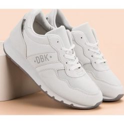 DAMSKIE BUTY SPORTOWE. Białe buty sportowe damskie SHELOVET, bez wzorów, bez zapięcia. Za 119,90 zł.