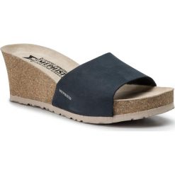 Klapki MEPHISTO - Lise L3652 Navy. Niebieskie klapki damskie Mephisto, bez wzorów, ze skóry, bez obcasa, na obcasie. W wyprzedaży za 329,00 zł.