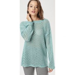 Miętowy Sweter Coradia. Zielone swetry damskie Born2be, uniwersalny, bez wzorów, bez rękawów, bez kaptura. Za 119,99 zł.