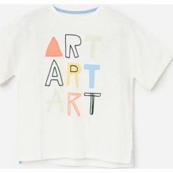 Bawełniany t-shirt z nadrukiem i aplikacją - Kremowy. Białe t-shirty męskie Reserved, z nadrukiem, z bawełny, bez kołnierzyka. W wyprzedaży za 15,99 zł.