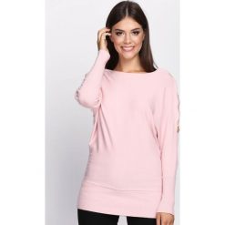Różowy Sweter Remind. Czerwone swetry klasyczne damskie Born2be, l, z dekoltem w łódkę. Za 74,99 zł.