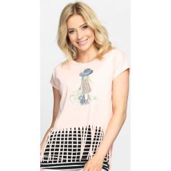 Różowy T-shirt Crazy Night. Czerwone bluzki damskie marki Born2be, l. Za 39,99 zł.