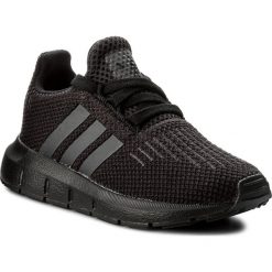 Buty adidas - Swift Run I CP9461 Cblack/Utiblk/Cblack. Czarne półbuty dziewczęce Adidas, na sznurówki. W wyprzedaży za 179,00 zł.
