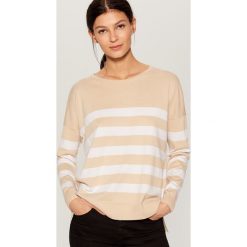 Sweter w paski - Beżowy. Brązowe swetry damskie Mohito, s, w paski, bez rękawów, bez kaptura. W wyprzedaży za 39,99 zł.