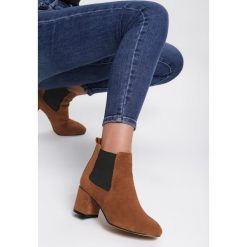 Camelowe Botki Bedford. Brązowe botki damskie Renee, eleganckie, z okrągłym noskiem, bez obcasa, na obcasie, bez zapięcia. Za 119,99 zł.