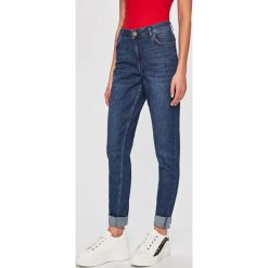 Answear - Jeansy. Niebieskie jeansy damskie ANSWEAR, m, bez wzorów, z elastanu. W wyprzedaży za 119,90 zł.