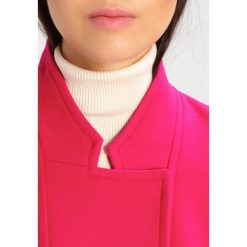 Banana Republic MELTON INVERTED COLLAR Kurtka przejściowa royal fuchsia. Czerwone kurtki damskie Banana Republic, xl, bez wzorów, z wełny. W wyprzedaży za 455,60 zł.