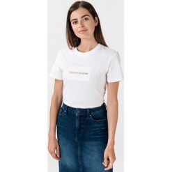 Calvin Klein Koszulka Biały. Białe podkoszulki męskie Calvin Klein, xs, z nadrukiem, z bawełny, bez kołnierzyka, z krótkim rękawem. Za 204,95 zł.