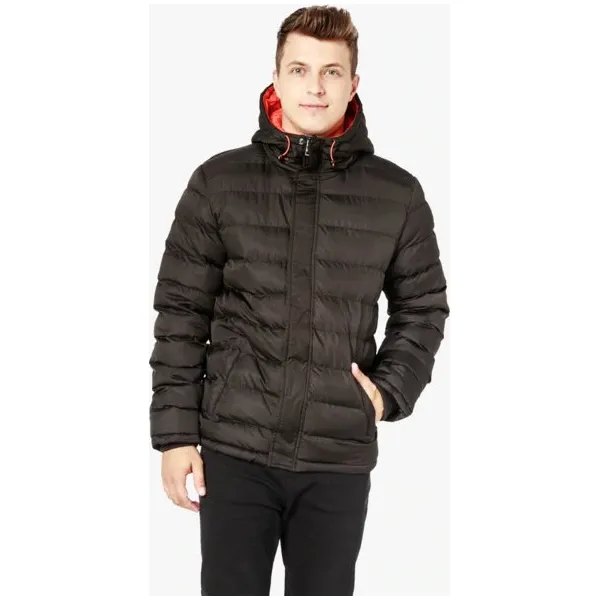 Umbro Kurtka Larimar , czarny, rozmiar M. Czarne kurtki męskie Umbro, na zimę, m, bez wzorów, z materiału, bez kaptura. W wyprzedaży za 143,99 zł.