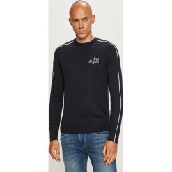 Armani Exchange - Sweter. Niebieskie swetry męskie Armani Exchange, s, z aplikacjami, z bawełny, z okrągłym kołnierzem, bez kaptura. Za 529,90 zł.