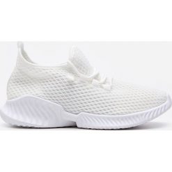 Sneakersy z siatką - Biały. Białe sneakersy damskie House. Za 89,99 zł.