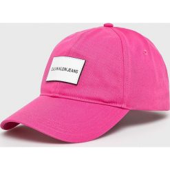 Calvin Klein Jeans - Czapka. Różowe czapki damskie marki Calvin Klein Jeans, z bawełny. Za 159,90 zł.