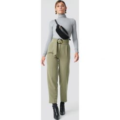 Spodnie damskie: NA-KD Classic Spodnie Asymmetric Belted Suit - Green
