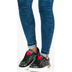 Czarne trampki fashion NORAH. Czarne trampki i tenisówki damskie marki SEASTAR, bez wzorów, bez zapięcia. Za 99,00 zł.