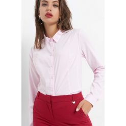 Taliowana koszula w prążki. Czerwone koszule damskie marki Orsay, w prążki, z bawełny, eleganckie. Za 89,99 zł.
