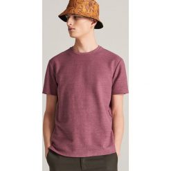 T-shirt ze strukturalnej dzianiny - Fioletowy. Fioletowe t-shirty męskie Reserved, s, bez wzorów, z dzianiny, bez kołnierzyka. Za 59,99 zł.