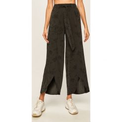 Desigual Sport - Spodnie. Szare spodnie materiałowe damskie Desigual Sport, s, bez wzorów, z poliesteru, z podwyższonym stanem. Za 299,90 zł.