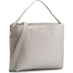 Torebka FURLA - Capriccio 1014048 B BHE6 QUB Gesso d. Szare torebki klasyczne damskie Furla, z aplikacjami, ze skóry, klasyczne, zdobione, bez dodatków. Za 1610,00 zł.