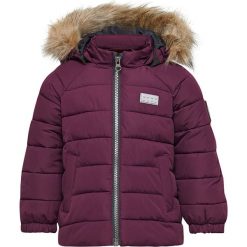 Kurtka zimowa w kolorze bordowym. Czerwone kurtki niemowlęce Legowear, bez wzorów, bez kaptura. W wyprzedaży za 149,95 zł.