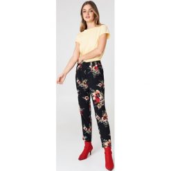 Spodnie z wysokim stanem: Rut&Circle Spodnie w kwiaty Carina – Multicolor