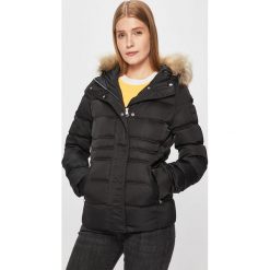 Calvin Klein Jeans - Kurtka. Czarne kurtki damskie Calvin Klein Jeans, s, bez wzorów, z poliesteru, krótkie, z kapturem. W wyprzedaży za 479,90 zł.