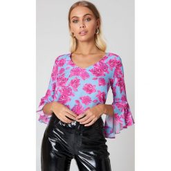 Bluzki damskie: NA-KD Boho Bluzka z dekoltem V – Pink,Blue,Multicolor
