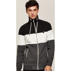 Bluza z wysokim kołnierzem - Szary. Szare bluzy damskie House, s, bez wzorów, bez kołnierzyka, bez rękawów, bez kaptura. Za 129,99 zł.