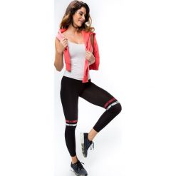 Legginsy z napisami na kolanach czarne 7360. Czarne legginsy damskie Fasardi, s, z napisami. Za 24,00 zł.