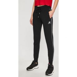 New Balance - Spodnie sportowe. Czarne spodnie damskie New Balance, s, bez wzorów, z elastanu. W wyprzedaży za 159,90 zł.