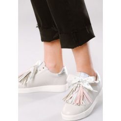 Szare Buty Sportowe Cute Pompon. Szare buty sportowe damskie Multu, bez wzorów, sportowe. Za 49,99 zł.