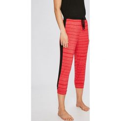 Dkny - Spodnie piżamowe. Czerwone piżamy damskie DKNY, s, bez wzorów, z elastanu, bez rękawów. W wyprzedaży za 129,90 zł.
