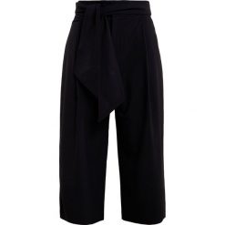 Club Monaco IZABELAH Spodnie materiałowe black. Czarne spodnie damskie marki Club Monaco, bez wzorów, z elastanu. W wyprzedaży za 755,30 zł.