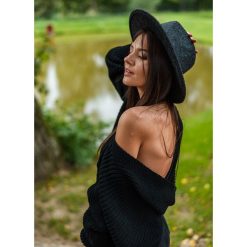SWETER PRZEKŁADANY SORAYA BLACK. Czarne swetry damskie Fanaberia.com, bez wzorów, bez rękawów, bez kaptura. Za 79,00 zł.
