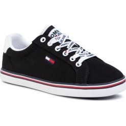 Tenisówki Tommy Jeans Essential Lace Up Sneaker EN0EN00786. Czarne półbuty damskie Tommy Jeans, bez wzorów, z jeansu, bez obcasa, bez zapięcia. W wyprzedaży za 189,00 zł.