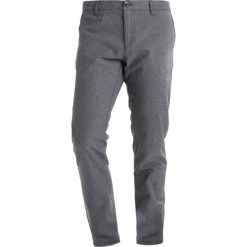 Knowledge Cotton Apparel CHUCK THE BRAIN Spodnie materiałowe dark grey melange. Szare spodnie męskie marki Knowledge Cotton Apparel, m, bez wzorów, z bawełny. Za 509,00 zł.