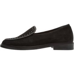 Royal RepubliQ BORDER RIVET LOAFER Półbuty wsuwane black. Czarne półbuty damskie Royal RepubliQ, bez wzorów, ze skóry, bez obcasa, bez zapięcia. Za 839,00 zł.