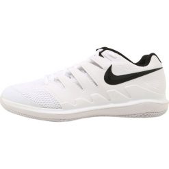 Nike Performance AIR ZOOM VAPOR X HC Obuwie multicourt white/black vast/grey summit white. Białe buty trekkingowe męskie Nike Performance, z tworzywa sztucznego, bez zapięcia, outdoorowe. Za 589,00 zł.