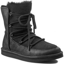 Buty UGG - W Lodge 1007710 Black. Czarne kozaki damskie Ugg, na zimę, ze skóry, na sznurówki. W wyprzedaży za 449,00 zł.