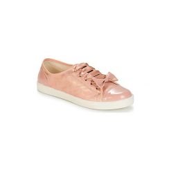 Buty André BOUTIQUE. Różowe trampki i tenisówki damskie Andre, bez wzorów, bez zapięcia. Za 143,40 zł.