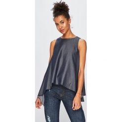 Trussardi Jeans - Top. Bluzki damskie Trussardi Jeans. W wyprzedaży za 379,90 zł.