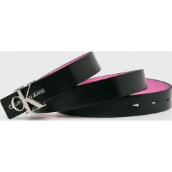 Calvin Klein Jeans - Pasek skórzany dwustronny. Czarne paski damskie marki Calvin Klein Jeans, w paski, z jeansu. Za 279,90 zł.